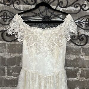 Vintage Jessica McClintock Off the Shoulder Ivory Lace Maxi Wedding Dress Size 8